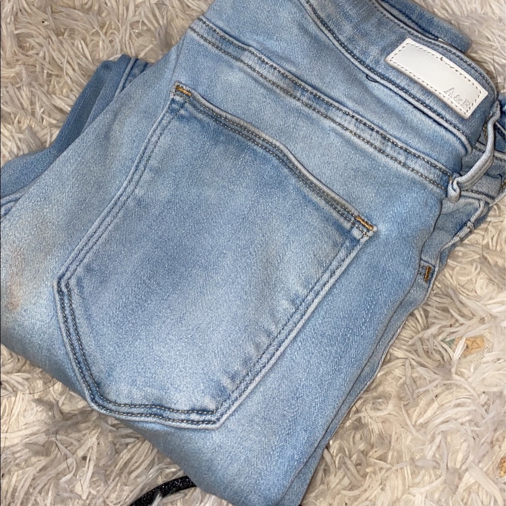 Abercrombie no rip skinny jeans💙
